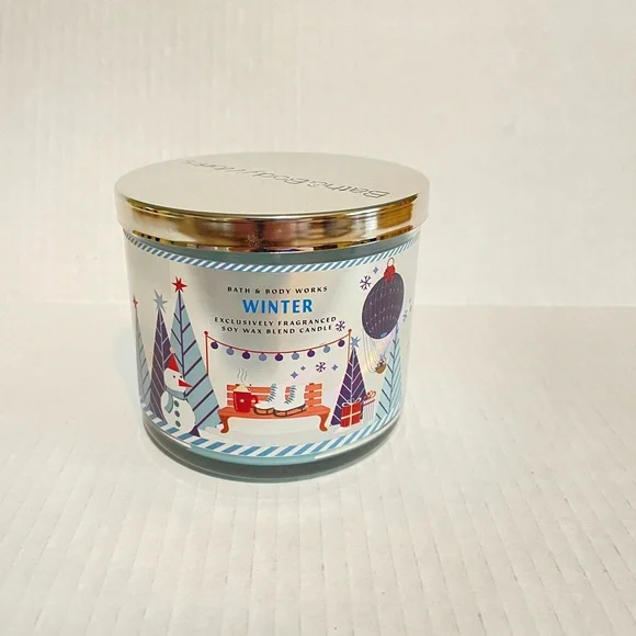 NEW Bath & Body Works 3 Wick Winter Candle with Festive Design - Picture 7 of 7